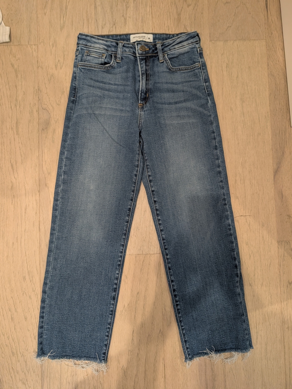 Just Black Cropped Straight-Leg Jeans in Washed Blue